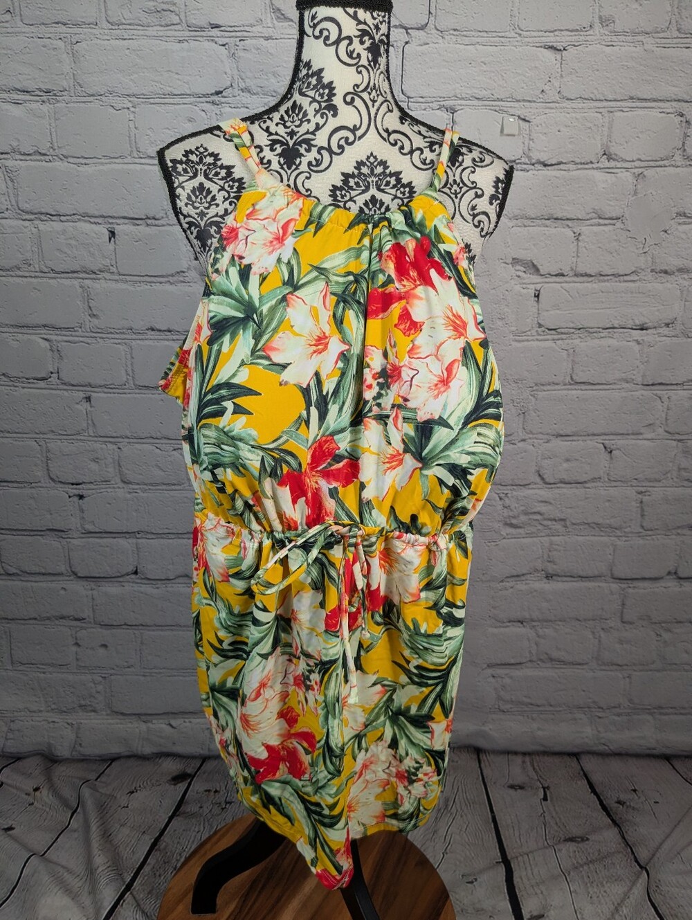Tropical Yellow Floral Spaghetti Strap Swim Top Size 30w Built In Support